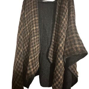 Made in Ireland Boyne Valley Weaver Poncho, Plaid Open-Front Women Sweater